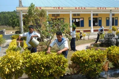 Một buổi làm vệ sinh doanh trại.