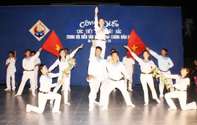 Ấm áp, vui tươi với các chương trình giao lưu văn nghệ.