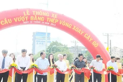 TPHCM: Thông xe cầu vượt bằng thép tại vòng xoay Cây Gõ