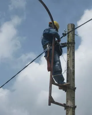 Tái lập hệ thống đèn chiếu sáng tại xã Trung Lập Thượng