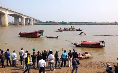 Vụ bác sĩ phi tang xác khách hàng xuống sông: Thợ lặn chưa tìm được chị Huyền