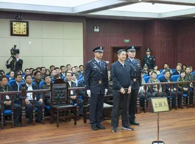 Tòa y án chung thân đối với Bạc Hy Lai