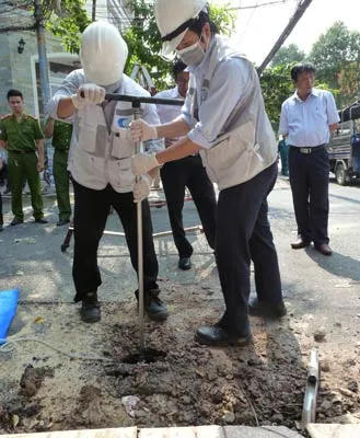 Vụ mặt đường phát nổ, bốc lửa: Nghi vấn do khí metan