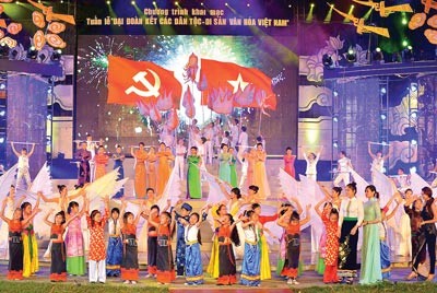 An art performance at the opening ceremony of "National Solidarity-Vietnam Cultural Heritage Week"