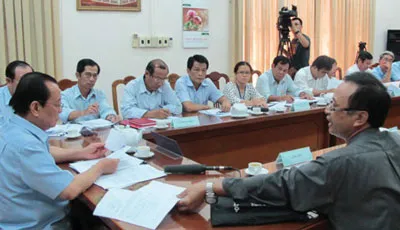 Bí thư Thành ủy TPHCM Lê Thanh Hải tiếp dân giải quyết một vụ khiếu nại - tố cáo ở quận Thủ Đức.