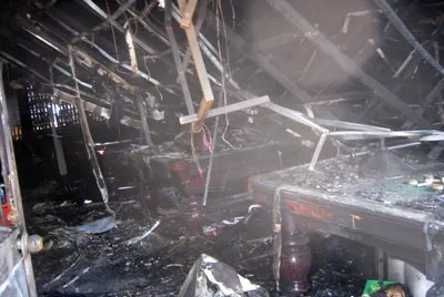 Cháy quán bida, hai người may mắn thoát nạn