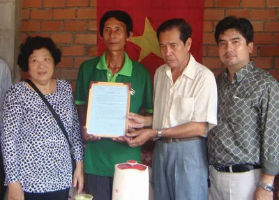 Gương thầm lặng mà cao cả