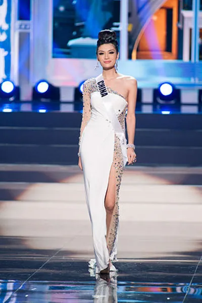 Trang phục dạ hội của người đẹp Trung Quốc.