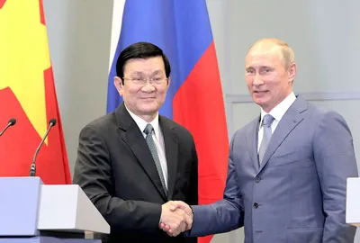 Chủ tịch nước Trương Tấn Sang và Tổng thống Putin tại cuộc họp báo quốc tế ở Shochi - Liên bang Nga, tháng 7-2013. Ảnh: GIẢN THANH SƠN