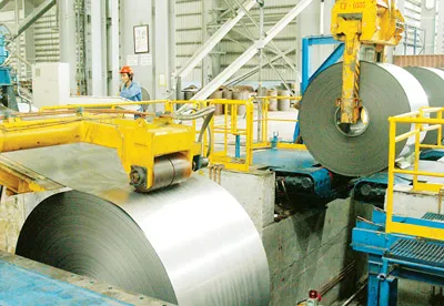 Sản xuất thép không gỉ trong nước. Ảnh: Cao Thăng