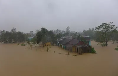 Miền Trung chìm trong biển nước
