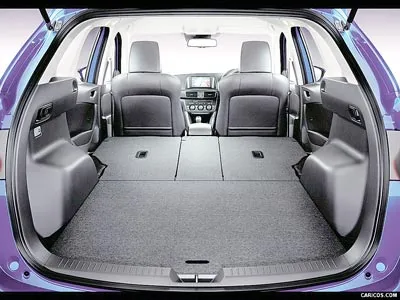 Mazda CX5 hiện đại với nội thất rộng rãi.