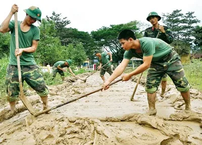 Miền Trung: Lũ cũ chưa qua, lũ mới rình rập
