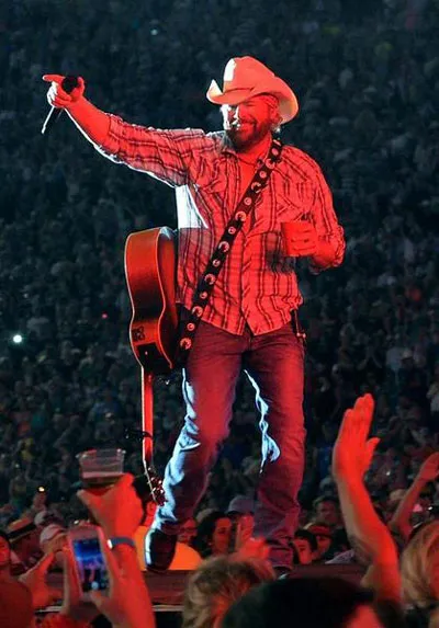 “Nữ hoàng nhạc Pop” Madonna kiếm tiền giỏi nhất trong giới ca sĩ ảnh 4