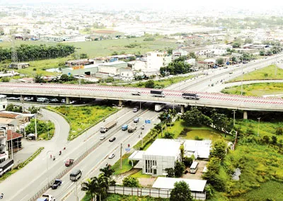 Nhiều công trình hạ tầng giao thông tại TPHCM đã phát huy hiệu quả tích cực. Ảnh: C.Thăng