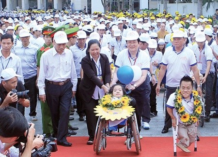 To mark the International Day of People with Disablities (December 3), President Truong Tan Sang participated in a charity walk in HCM City yesterday to raise funds to support disabled children. — VNA/VNS Photo Nguyen Khang