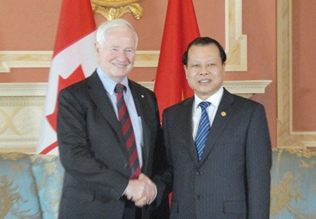 Deputy Prime Minister Vu Van Ninh meets with Canadian Governor General David Johnston yesterday in Ottawa, Canada. — VNA/VNS Photo