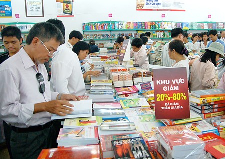 The new Fahasa bookstore attracts many customers (Photo:SGGP)