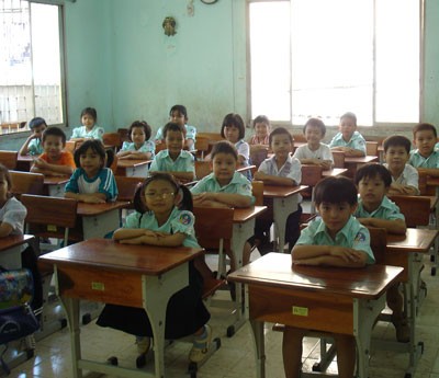 Students of a pirmary school in HCMC. Children of those who have suffered industrial accidents or occupational hazardous diseases will enjoy 50 percent tuition fee exemption (Photo: Cat Tuong)