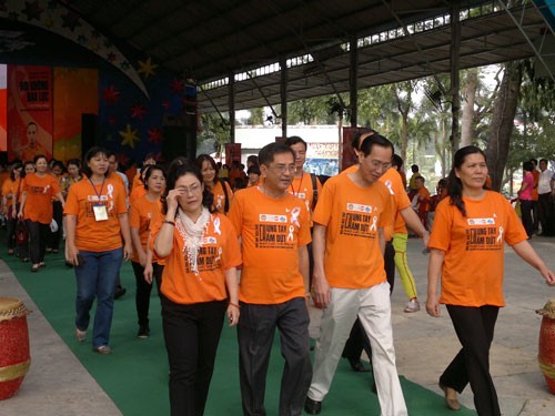 Members of Women's Union walk in the demonstration (Photo: VOH)