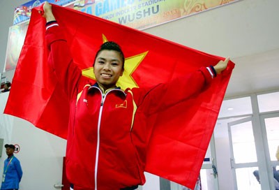 Wushu athlete Hoang Thi Phuong Giang wins second gold medal for Vietnam at the 27th SEA Games. (Photo: SGGP)
