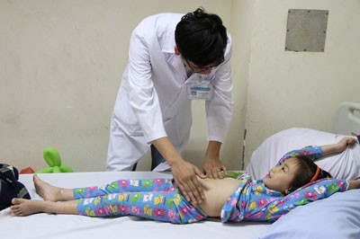A doctor is examining a girl who suffers prolonged bleeding at the National Children Hospital in Hanoi