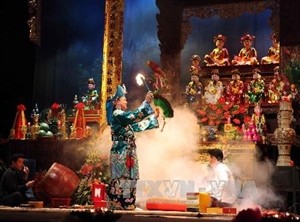 A performance of Chau Van (spiritual singing) ritual (Photo: VNA)