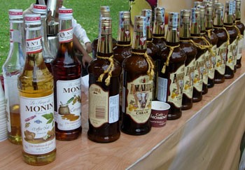 Vietnamese and French dishes and beverages are offered at discounted prices duirng the festival. (Photo: KK)