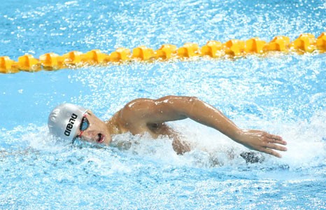 Hoang Quy Phuoc bags a silver medal in the men’s 400m freestyle swimming event. (Photo: SGGP)