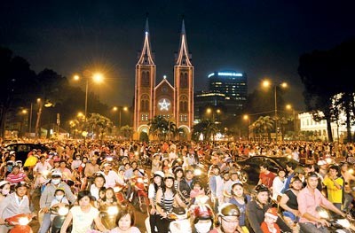 People tried to reach the Notre Dam Cathedral.