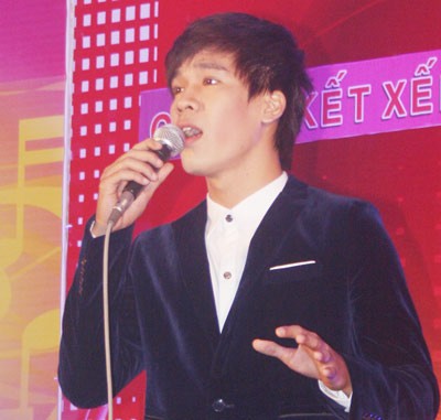 Tran Trong Nghia wins first prize of ‘Golden Voice of VOH’ contest (Photo:SGGP)
