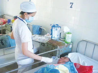 Đội ngũ y, bác sĩ Bệnh viện Nhân Ái chăm sóc bệnh nhân rất tận tình, chu đáo.