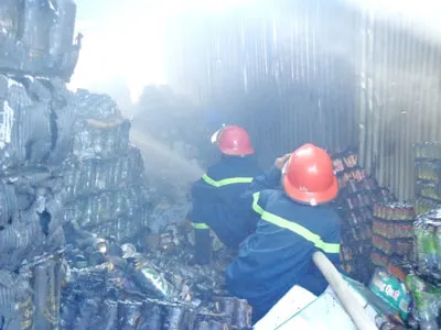 Đà Lạt: Cháy  kho tạp hóa trong đêm