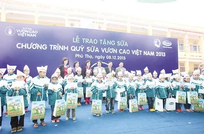 Hơn 33 ngàn ly sữa đã được trao tặng cho trẻ em nghèo tại xã Đồng Lương, Cẩm Khê, Phú Thọ trong đọt này.