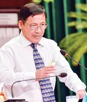 Phó Giám đốc Trung tâm Điều hành chương trình chống ngập nước TP Nguyễn Ngọc Công trả lời chất vấn.