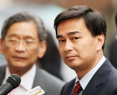 Cựu Thủ tướng Thái Lan Abhisit  bị buộc tội giết người