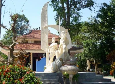 Căn cứ địa cách mạng vững chắc giữa lòng dân (*)