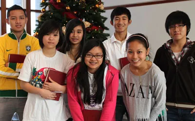 Các du học sinh Việt Nam của Worldlink Education đạt thành tích xuất sắc tại Trường trung học nội trú St.Croix, Mỹ. Ảnh: HOA LAU