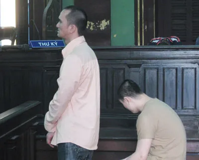 Y án "đại bàng" tổ chức đánh chết bạn cùng phòng