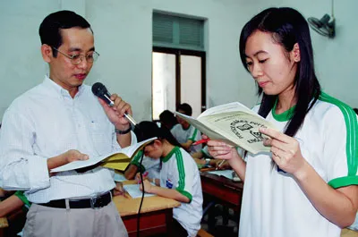 Đề án dạy và học ngoại ngữ: Vừa chạy vừa… xếp hàng