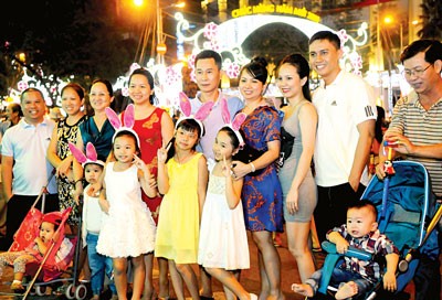 People enjoy New Year on Nguyen Hue Street in District 1.
