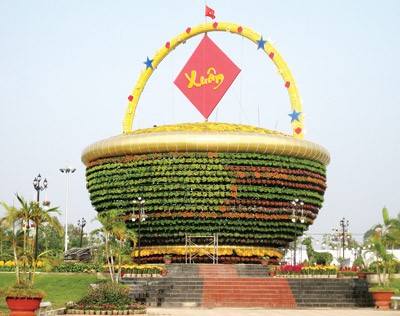 The biggest flower basket at Sa Dec City Park