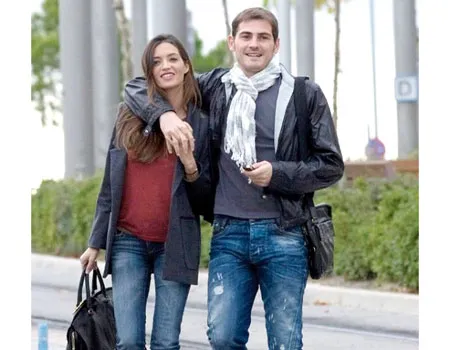 Casillas và Sara trong những ngày chờ lâm bồn.