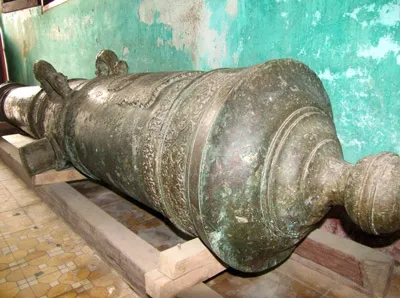 Phần đuôi của khẩu súng thần công.