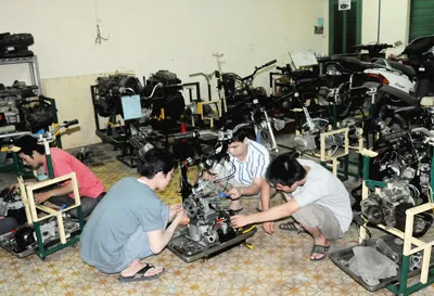 Nợ lời giải bài toán “thừa thầy thiếu thợ”