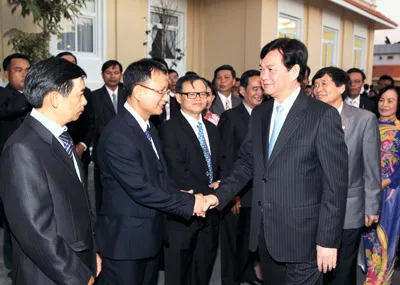 Thủ tướng Nguyễn Tấn Dũng gặp gỡ cán bộ, nhân viên Đại sứ quán và đại diện cộng đồng Việt Nam tại Campuchia.