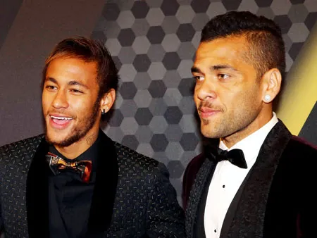 Đồng đội Neymar, Dani Alves của Messi ở Barcelona đến dự lễ