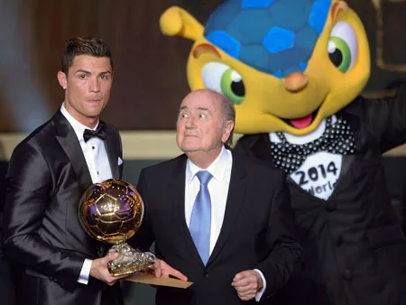 Ronaldo sau đó cho biết mọi lấn cấn cũ với Chủ tịch FIFA Sepp Blatter đều đã được xí xoá