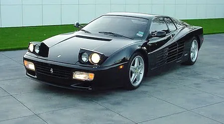 Chiếc Ferrari Testarossa màu đen đời 1987.