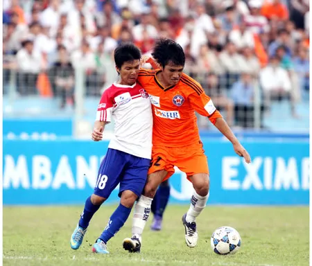 Trên sân Chi Lăng, Quốc Anh và các đồng đội SHB Đà Nẵng từng phải chấp nhận trận thua bất ngờ với tỷ số 1-4 trước Đồng Nai. Ảnh: Phi Hải